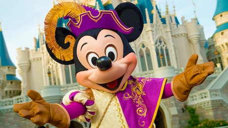 Mickey Mouse disfrazado para la Mickey’s Royal Friendship Faire en el Cinderella Castle del Parque Temático Magic Kingdom
