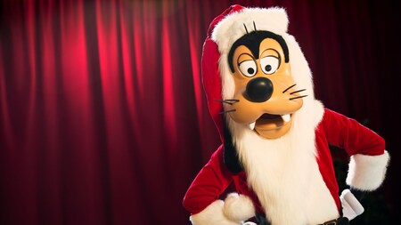 Santa Goofy posa alegremente con las manos en la cadera
