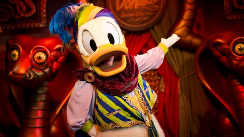 Meet Daring Disney Pals at Pete's Silly Sideshow | Walt Disney
