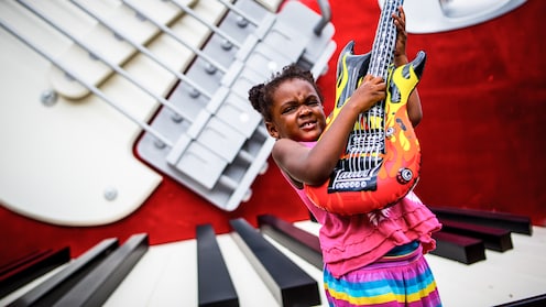 ディズニーワールド ワールドバザールの時計 135mm SS1/100 F1.8 ISO1000 #nikon #z9