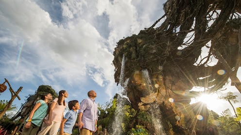 A family of 4 gazing in wonder at the majestic floating mountains of Pandora – The World of Avatar