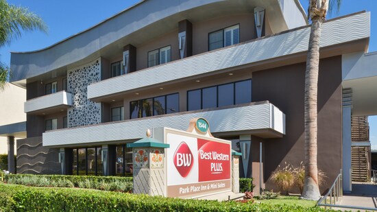 Outside view of the Best Western Plus Park Place Inn & Mini Suites