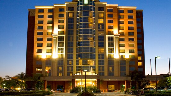 The front of the 14-story Embassy Suites Anaheim - South lit up at night