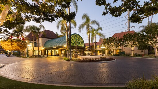 The front entrance of the Candy Cane Inn 