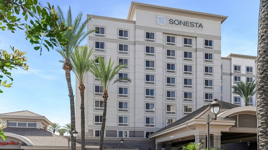 The front of the Sonesta Anaheim Resort