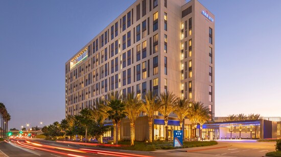 The exterior of The Viv Hotel, Anaheim