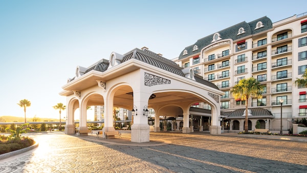 The porte cochere at Disney’s Riviera Resort