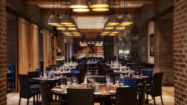 Vista panorámica del comedor de Il Mulino New York Trattoria en Walt Disney World Swan Hotel