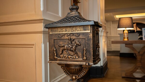 Un antiguo buzón en Disney’s Yacht Club Resort