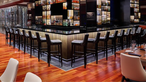 El bar de Bourbon Steak Lounge