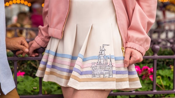 A Guest wearing a skirt featuring an outline of Cinderella Castle