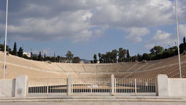 Um estádio de mármore ao ar livre Um estádio de mármore ao ar livre