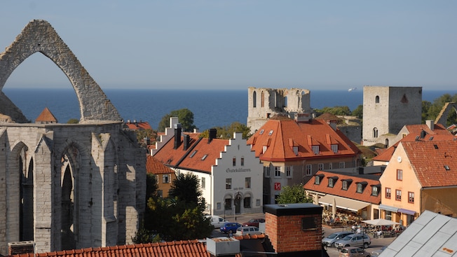 The seaside city of Visby reveals medieval architecture and ancient ruins The seaside city of Visby reveals medieval architecture and ancient ruins