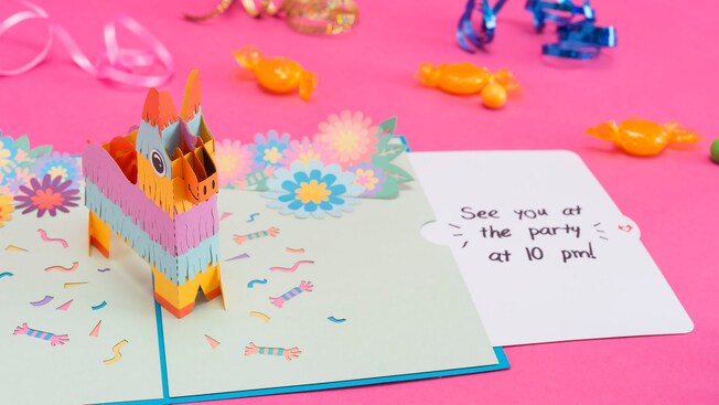 Tarjeta 3D de una piñata en forma de burro