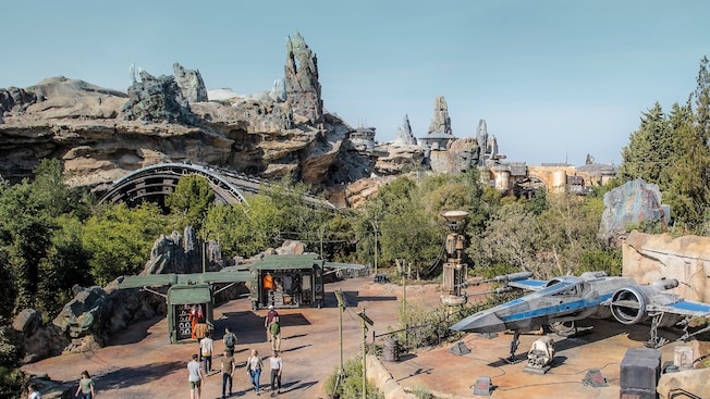 Star ship at Star Wars Galaxys Edge
