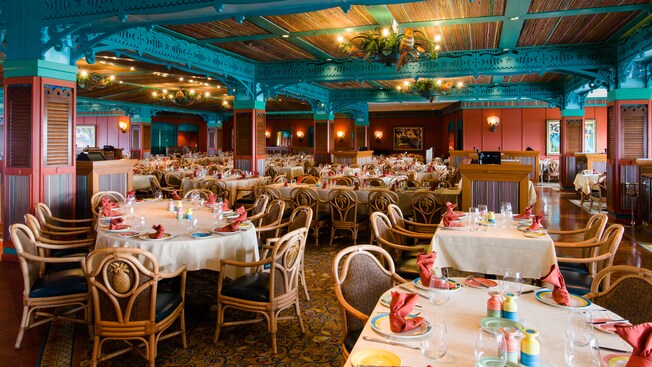 A family of 7 enjoy a meal in the jungle themed dining room, at Parrot Cay restaurant