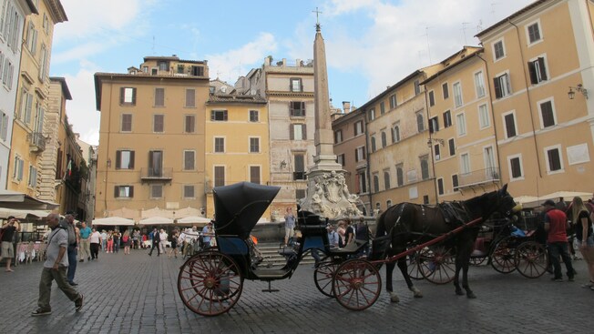 The Piazza della Rotonda featuring the Fountain of the Pantheon, pedestrians and a horse drawn carriage