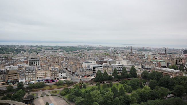 La vista de la ciudad desde Edinburgh Castle La vista de la ciudad desde Edinburgh Castle