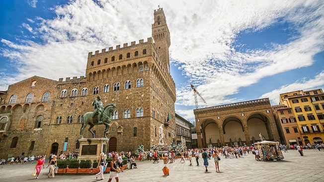 The Palazzo Vecchio bustling with locals and tourists The Palazzo Vecchio bustling with locals and tourists