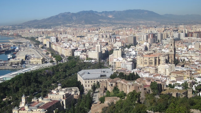A large city near mountains and a port A large city near mountains and a port