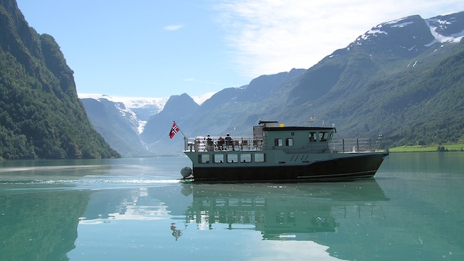 Cruise on Lake Olden Cruise on Lake Olden