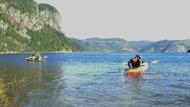 2 kayakers in Cape Trinity