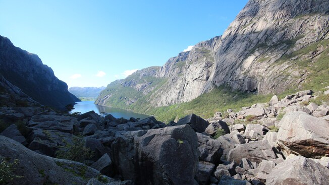 A verdant fjord within the Gloppedalsuren Boulder Field in Norway