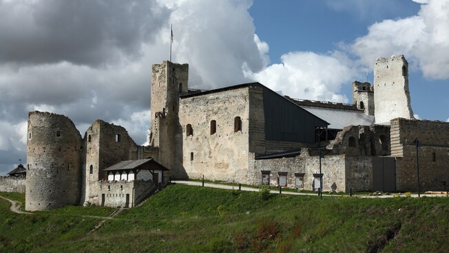 Las ruinas de piedra del Castillo&nbsp;Rakvere del siglo&nbsp;XIII