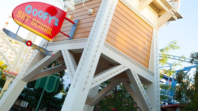 Entrance sign: Goofy's Sky School, Fly the Goofy Way