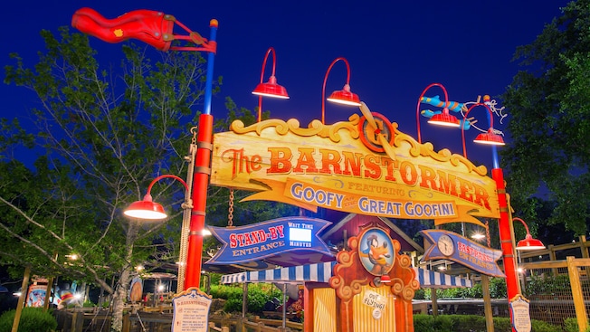 Sign and entrance to The Barnstormer Featuring Goofy as the Great Goofini
