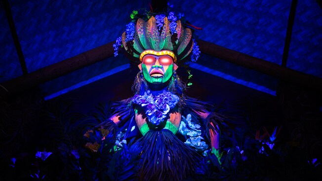 The carved Tiki goddess of Disaster, eerily lit up by ultraviolet lights, looking angry