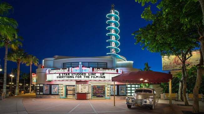 Boutique Legends à Disney’s Hollywood Studios, éclairée la nuit
