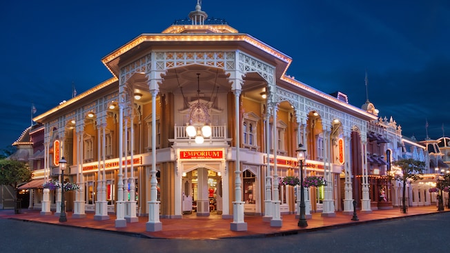 Fachada de una tienda en The Emporium en Magic Kingdom Park