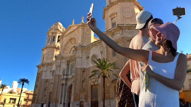 2 couples take selfies in front of Catedral de Cádiz 2 couples take selfies in front of Catedral de Cádiz
