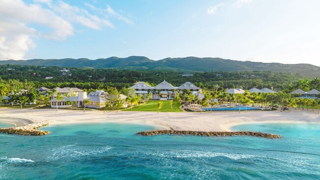 Vista do mar da acomodação de luxo no Half Moon Resort, perto de Montego Bay, Jamaica