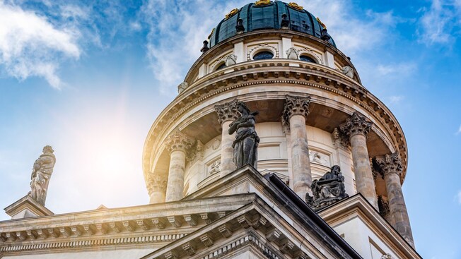 The franzosisker dome featuring pillars and statues