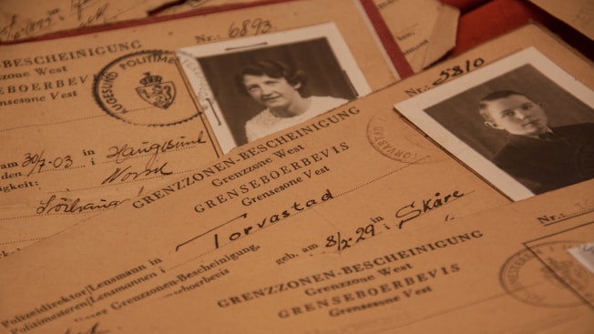 World War 2 documents written in Norwegian and featuring headshot photos World War 2 documents written in Norwegian and featuring headshot photos