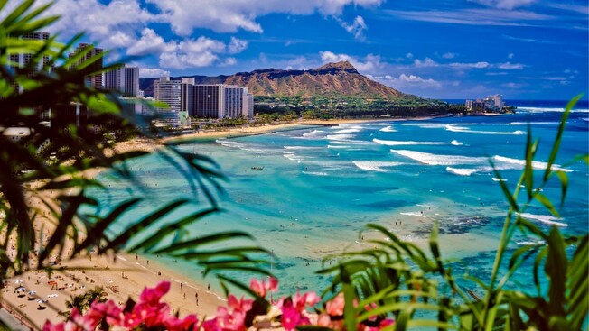 Waikiki Beach overlooking clear water with the volcanic cone, Diamond Head