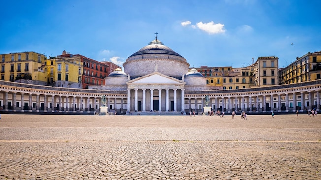 Igreja de San Francesco di Paola na Piazza del Plebiscito, Nápoles Igreja de San Francesco di Paola na Piazza del Plebiscito, Nápoles