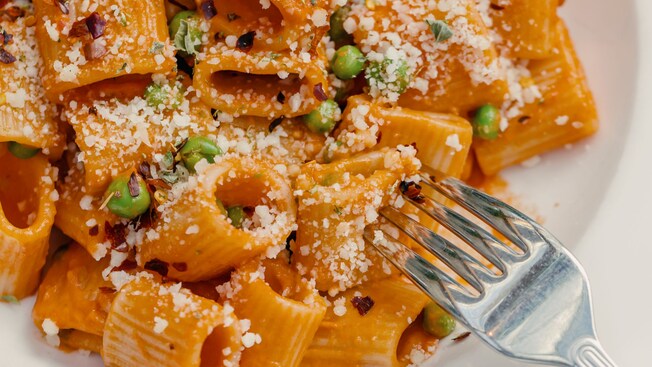 A plate of spicy rigatoni alla vodka