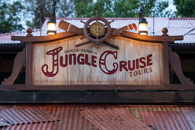 A sign saying ‘World Famous Jungle Cruise Tours’