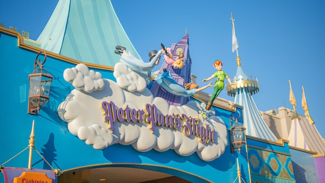 Un cartel de Peter Pan’s Flight en Magic Kingdom Park
