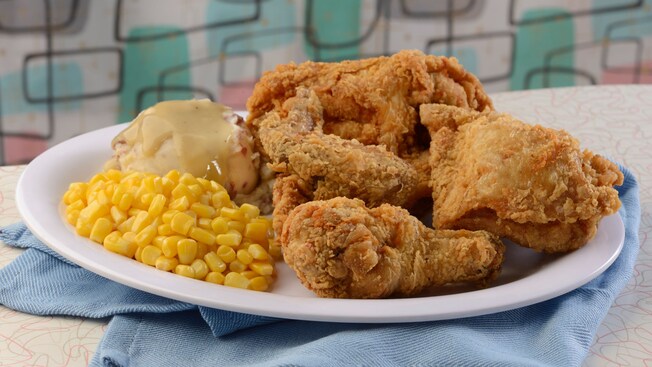 Fried chicken, corn and mashed potatoes with gravy