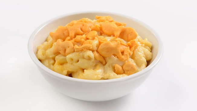 A bowl of macaroni and cheese with goldfish crackers