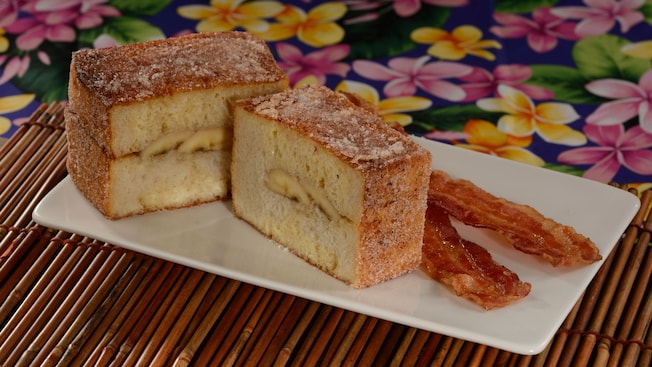 Sourdough bread stuffed with banana served with bacon