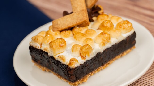 The S’mores Chocolate Marshmallow Tart at Centertown Market in Disney’s Caribbean Beach Resort