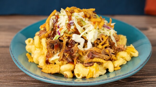 Macarrão ao forno com queijo e carne suína desfiada do Flame Tree Barbecue