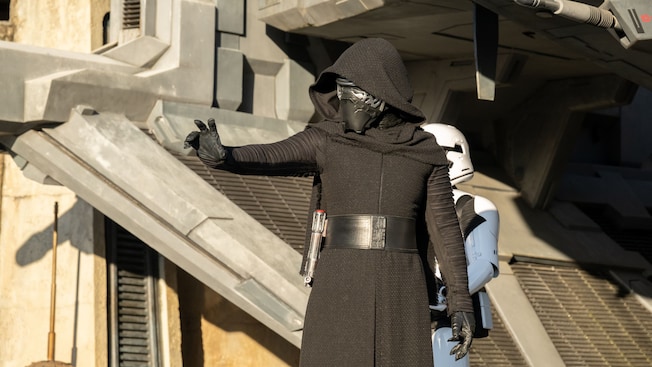 Kylo Ren en Star Wars Galaxy’s Edge en Disney’s Hollywood Studios