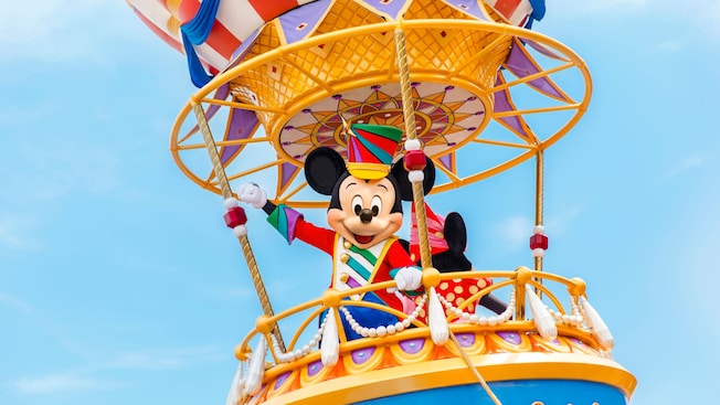 Mickey and Minnie dress in circus clothes and ride in a hot air balloon