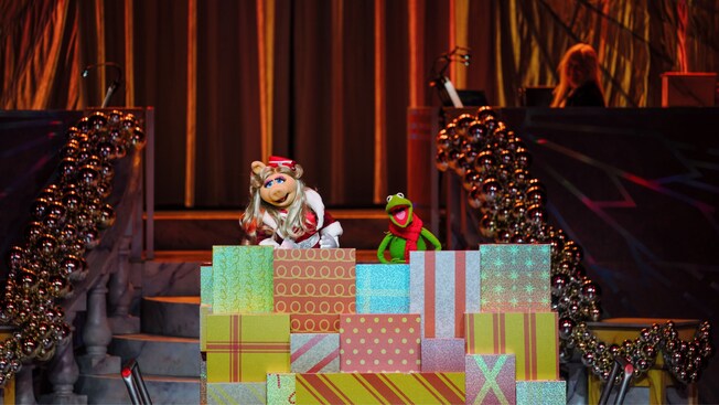 Miss Piggy and Kermit onstage at the Disney Holidays in Hollywood show